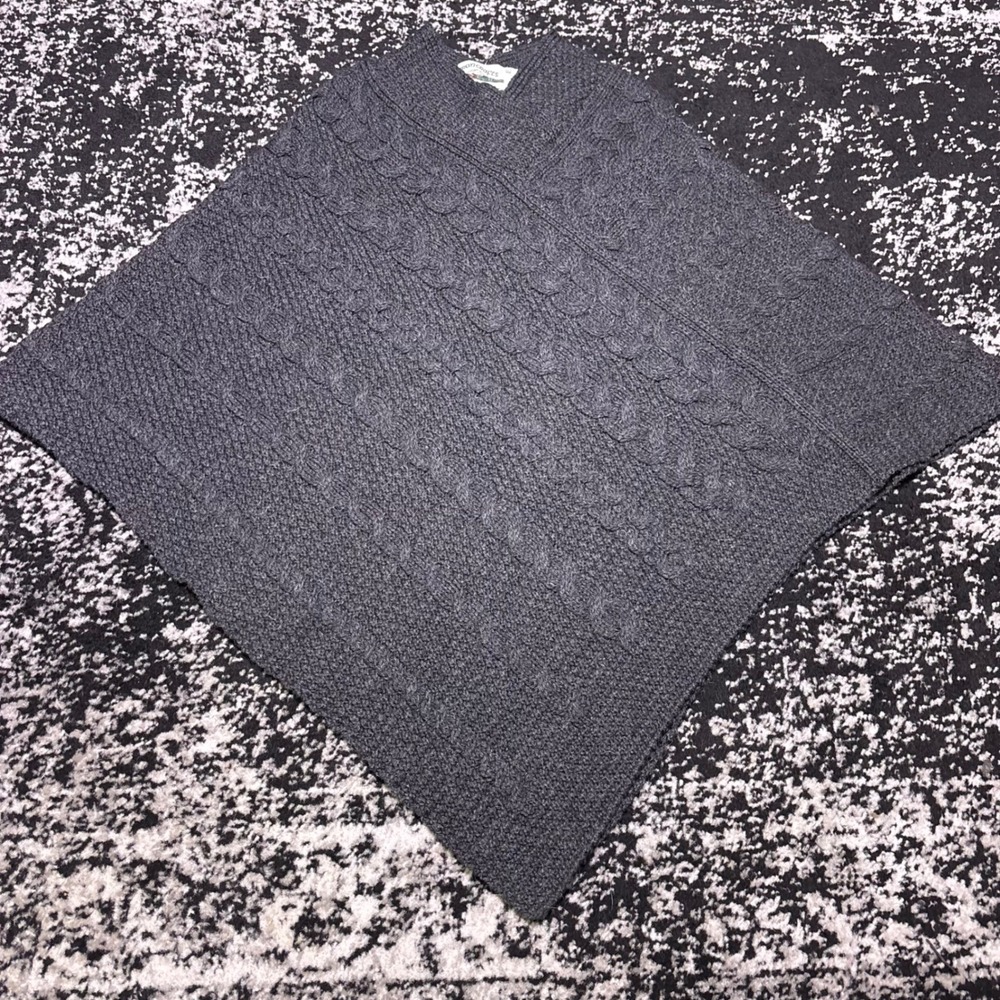Aran Crafts Ireland Vintage 100% Merino Wool Cable Knit Poncho Grey M/L NWOT